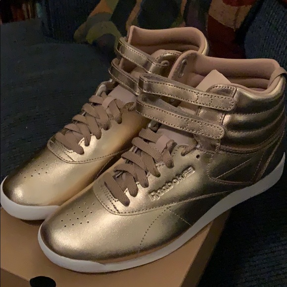 Reebok Shoes - Reebok f/s Metallic Classics